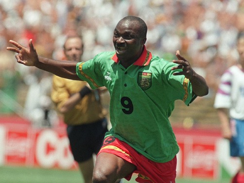 
	Ở tuổi 42, Roger Milla vẫn thi đấu rất sung mãn