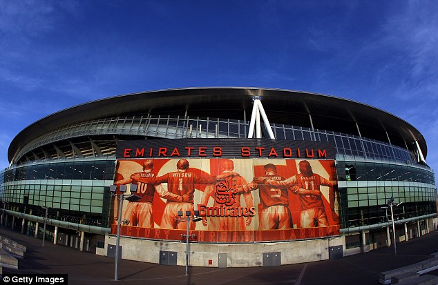  	Nhân viên sân Emirates khiến Arsenal mất 375.000 bảng