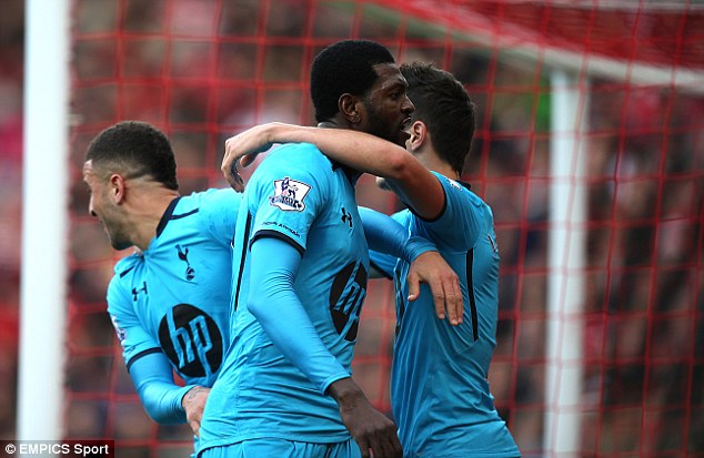  	Adebayor lập tức tỏa sáng khi được ra sân cho Tottenham