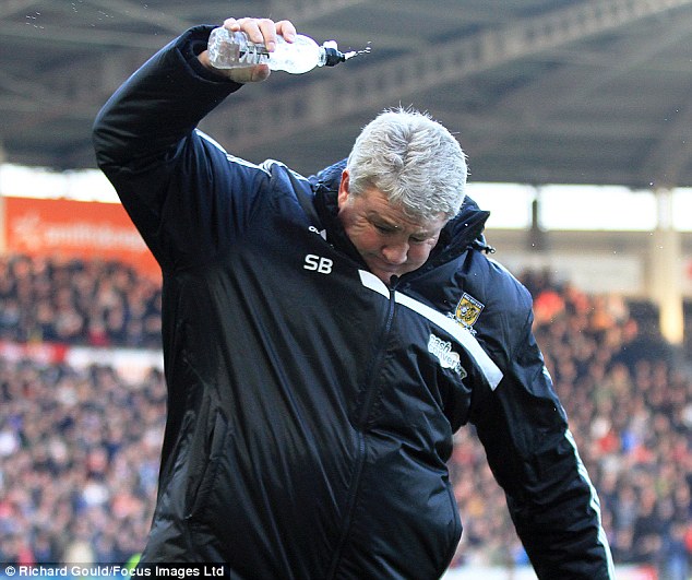  	Steve Bruce nổi điên khi Hull City thua ngược Man United tối qua