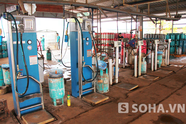
	Xưởng san chiết gas trái phép của Công ty Điện Quang.