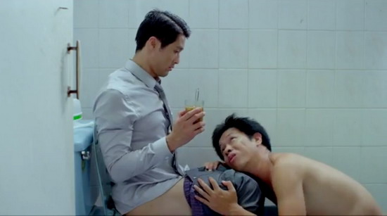 
	Những hình ảnh &quot;khó đỡ&quot; của Thái Hòa và Johnny Trí Nguyễn trong phim.