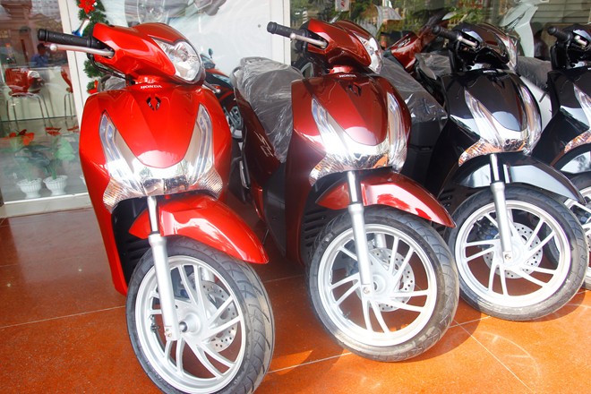 Honda SH màu mới bị đội giá hơn 2 triệu đồng