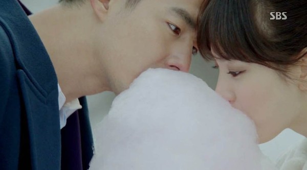 Những "nụ hôn đồ ăn" nổi tiếng trong phim Hàn 3