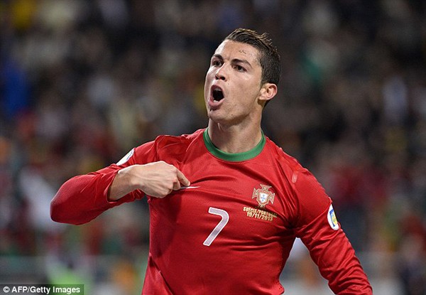 Tức giận vì bị bám đuôi, Ronaldo chửi thề trước các phóng viên 3