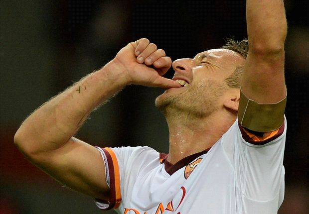 	Đội trưởng Totti lập cú đúp giúp Roma đánh bại Inter với tỉ số 3-0