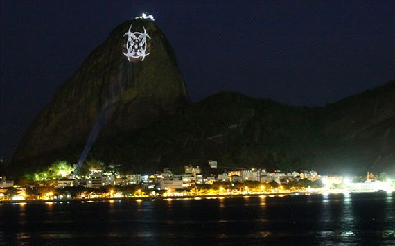 	Biểu tượng lạ xuất hiện trên núi của nước chủ nhà World Cup 2014