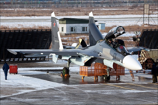 Mục kích cảnh lắp ráp siêu chiến đấu cơ Su-30SM