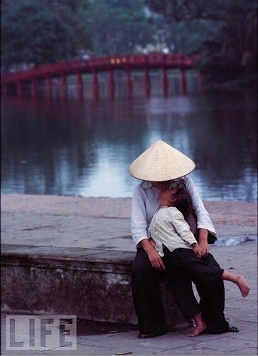  	Nụ hôn Việt trên tạp chí Life.