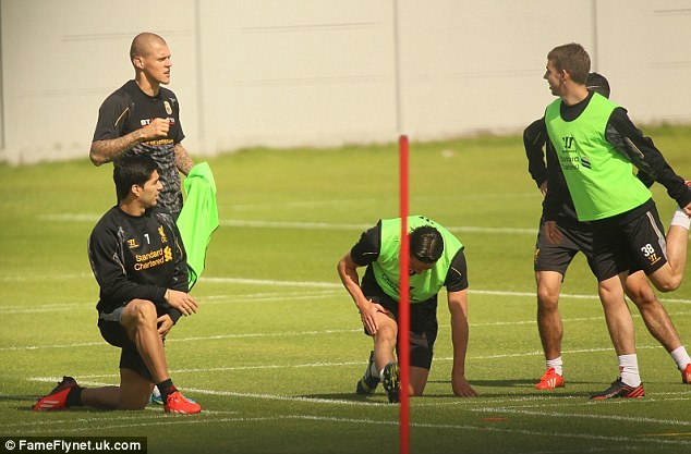 Xin lỗi đồng đội, Suarez hạnh phúc trong ngày được trở lại tập luyện