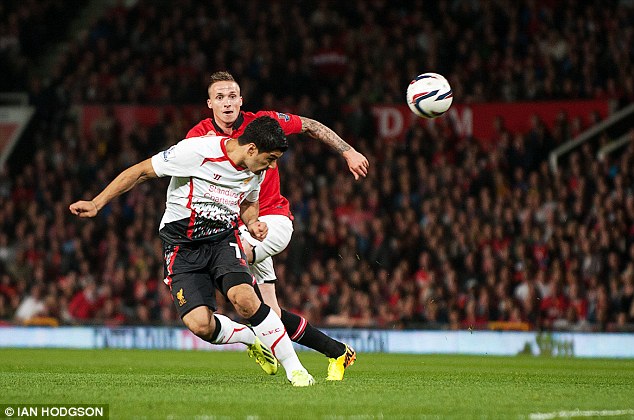 Chùm ảnh: Suarez bất lực trước hàng thủ hạng 2 của Man United