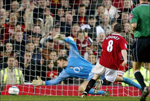 
	Rooney ghi một bàn thắng cho Man United