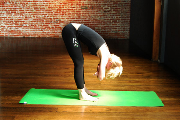 6 động tác Yoga giúp bạn giữ nét thanh xuân 4