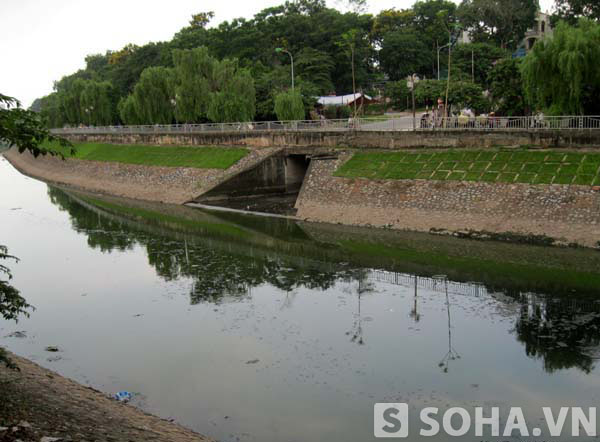 Đoạn sông Tô Lịch chảy qua địa phận làng An Phú, nơi được cho là có 