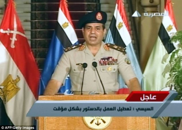 Tướng Abdel Fattah al-Sisi tuyên bố phế truất Tổng thống Mohamed Morsi trong một bài phát biểu trên truyền hình.