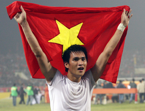 
	Công Vinh xuất sắc nhưng vẫn bị nhiều NHM bóng đá Việt ghét