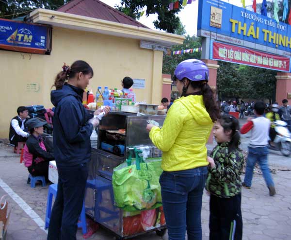 Ngày nào con cái chúng ta cũng tiếp xúc với thực phẩm độc hại 4