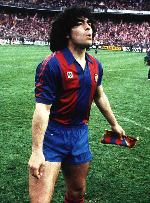 
	Ngày này 30 năm trước, Barca ký HĐ với 1 huyền thoại