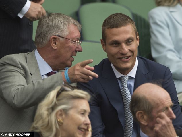 
	Vidic tranh luận về tennis với thầy cũ Alex Ferguson