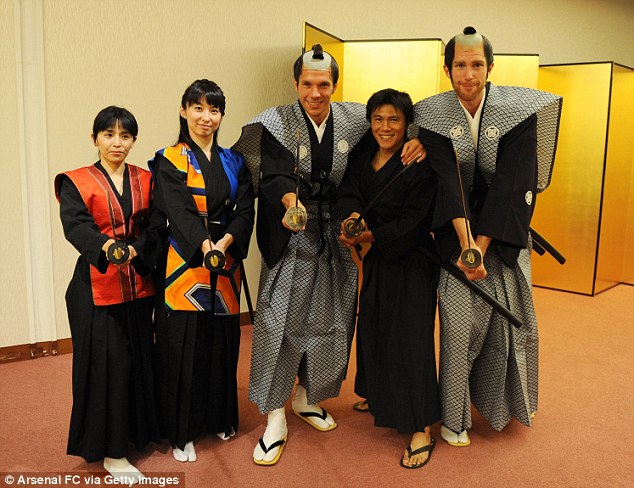 Chùm ảnh: Sao Arsenal bất ngờ hóa thân thành Samurai