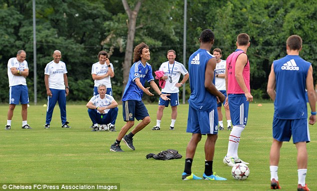 Giống David Luiz như đúc, fan được Chelsea trọng thưởng