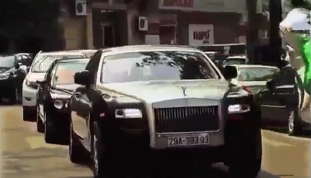 Rolls-Royce, Bentley, Lexus... xuất hiện trong lễ rước dâu của Huyền Baby 