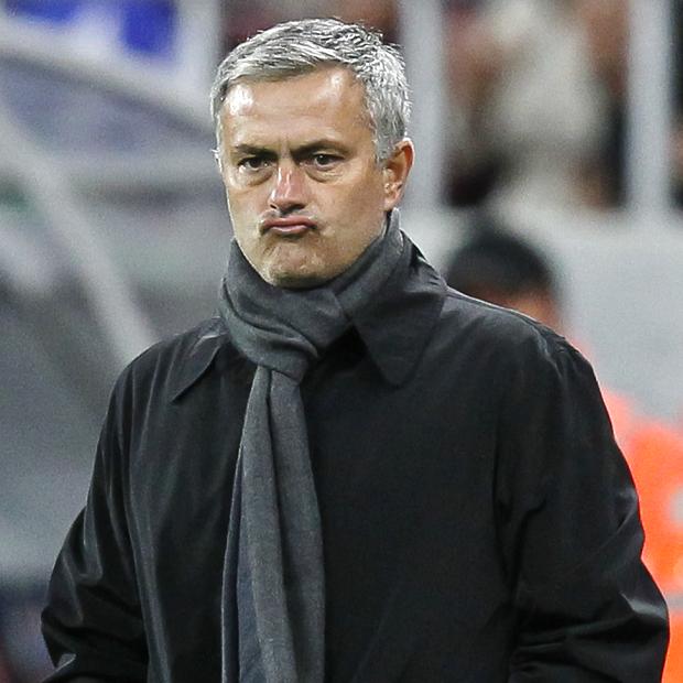  	Chelsea chỉ vời đến Mourinho sau khi hụt mất Laudrup