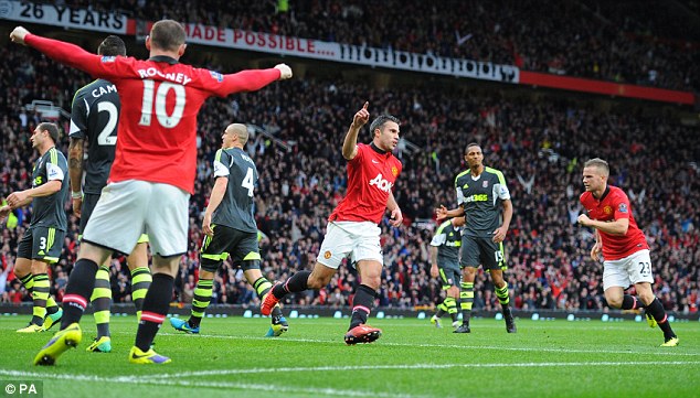  	Man United có bàn gỡ hòa 1-1 nhờ công Rooney và Van Persie