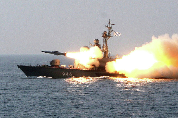 Tên lửa hành trình siêu thanh Moskit được phóng đi để tấn công một mục tiêu trên biển.