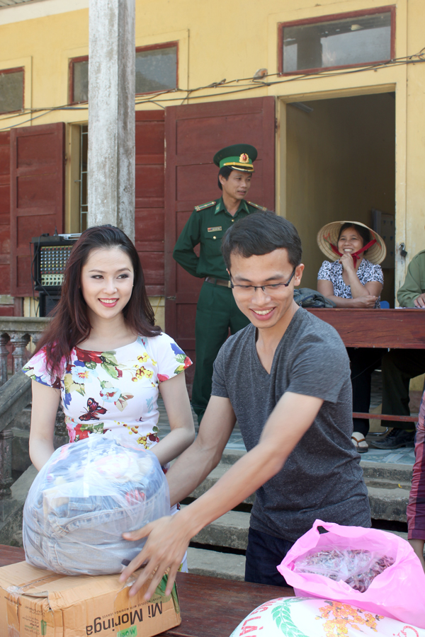 Á hậu Thái Như Ngọc về Việt Nam thăm đồng bào Arem sau lũ lụt