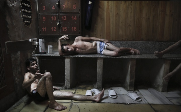 Những người Palestin tăm hơi trong một nhà tắm hơi Thổ Nhĩ Kỳ Hamam al-Samra tại thành phố Gaza.