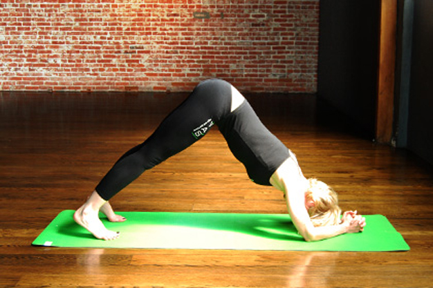 6 động tác Yoga giúp bạn giữ nét thanh xuân 5