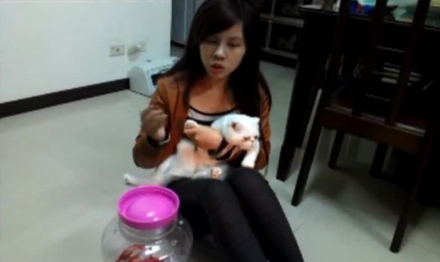 She told The China Post that she has put her pet in the jar to experiment with different ways of transporting it