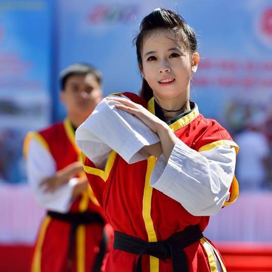 Sốt với các tư thế trên sàn đấu của nữ VĐV xinh đẹp Taekwondo