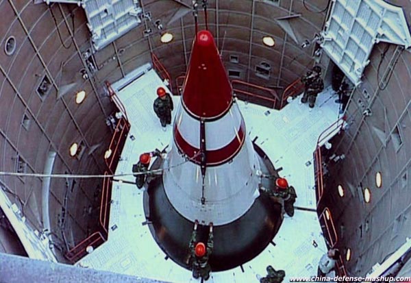 Cận cảnh tên lửa DF-5 trong silo phóng cố định trong lòng đất. Tên lửa này vẫn là trụ cột cho năng lực răn đe hạt nhân của Trung Quốc.