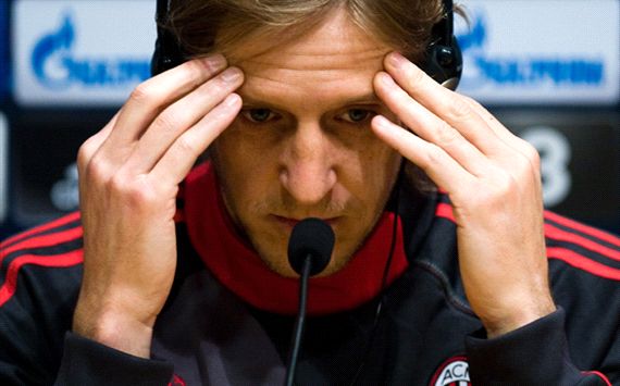 
	Ambrosini không được Milan giữ lại vì quá già