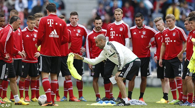 Chùm ảnh: Buổi tập đầu tiên của Pep Guardiola với sao Bayern Munich