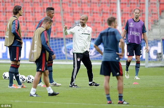 “Máu chiến” với Mourinho, Pep dọa đến Anh “nói chuyện”