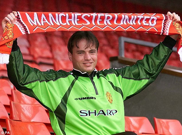  	Mark Bosnich sớm bị Sir Alex đuổi khỏi Old Trafford