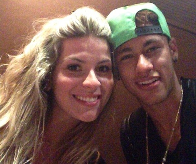  	Người đẹp này đâu phải Bruna Marquezine, bạn gái chính thức của Neymar?!