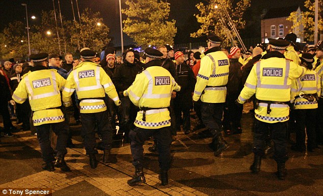 
	Cảnh sát thành phố Manchester kiểm soát rất chặt NHM đại diện Nga