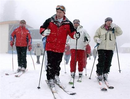  	Ông Putin trượt tuyết tại khu nghỉ dưỡng Sochi năm 2007.