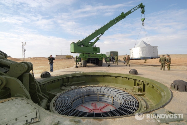 Chuẩn bị phóng tên lửa RS-18 tại Trung tâm Vũ trụ Baikonur