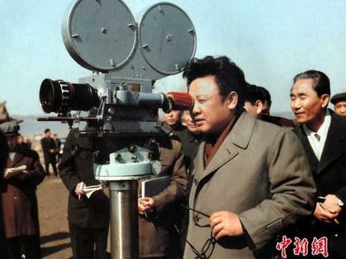  	Chủ tịch Triều Tiên ghé thăm đoàn làm phim.