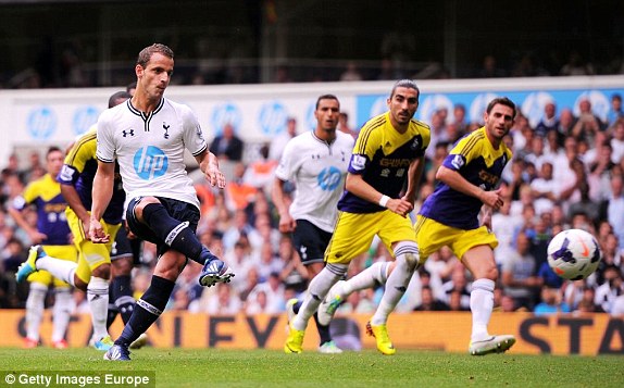 	Soldado lại ghi bàn cho Tottenham trên chấm 11 mét