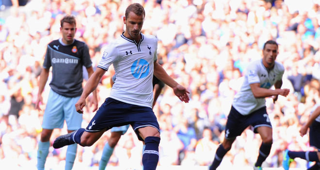  	Gần như chỉ ghi bàn tại Premier League trên chấm 11 mét, Soldado (26 triệu bảng) như nỗi ám ảnh về sự chi tiêu (110 triệu bảng) sai lầm của Villas-Boas