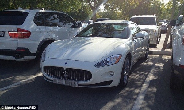 Dubai, đại học, sinh viên, siêu xe, Lamborghini, Ferrari, Rolls Royce