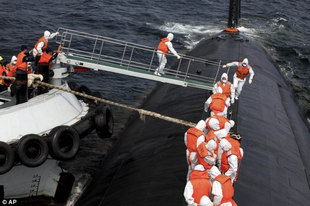 Hình ảnh vêh đội tàu ngầm hạt nhân Trung Quốc được tiết lộ ngày 27/10 vừa qua.