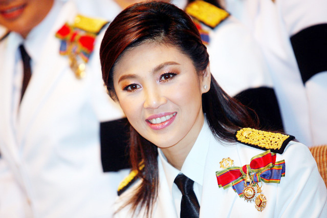  	Với nụ cười rạng rỡ nữ bà Yingluck nhận được rất nhiều sự ủng hộ của nhân dân Thái Lan.