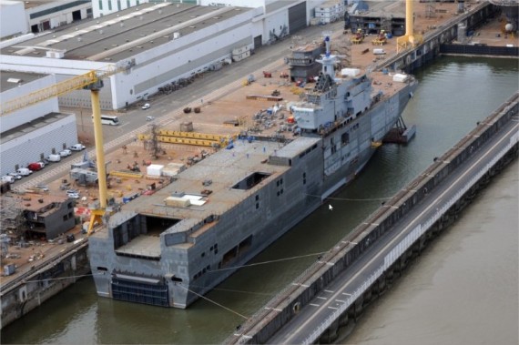 	Mũi và thân tàu Mistral được lắp tại Pháp.
